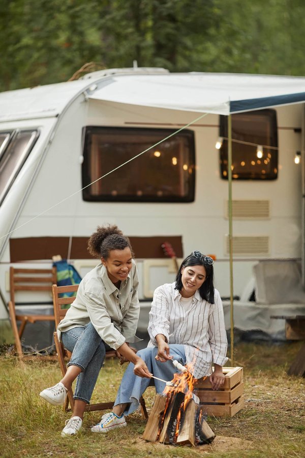 Quelles activités de camping sont recommandées pour les seniors cherchant à rester actifs?